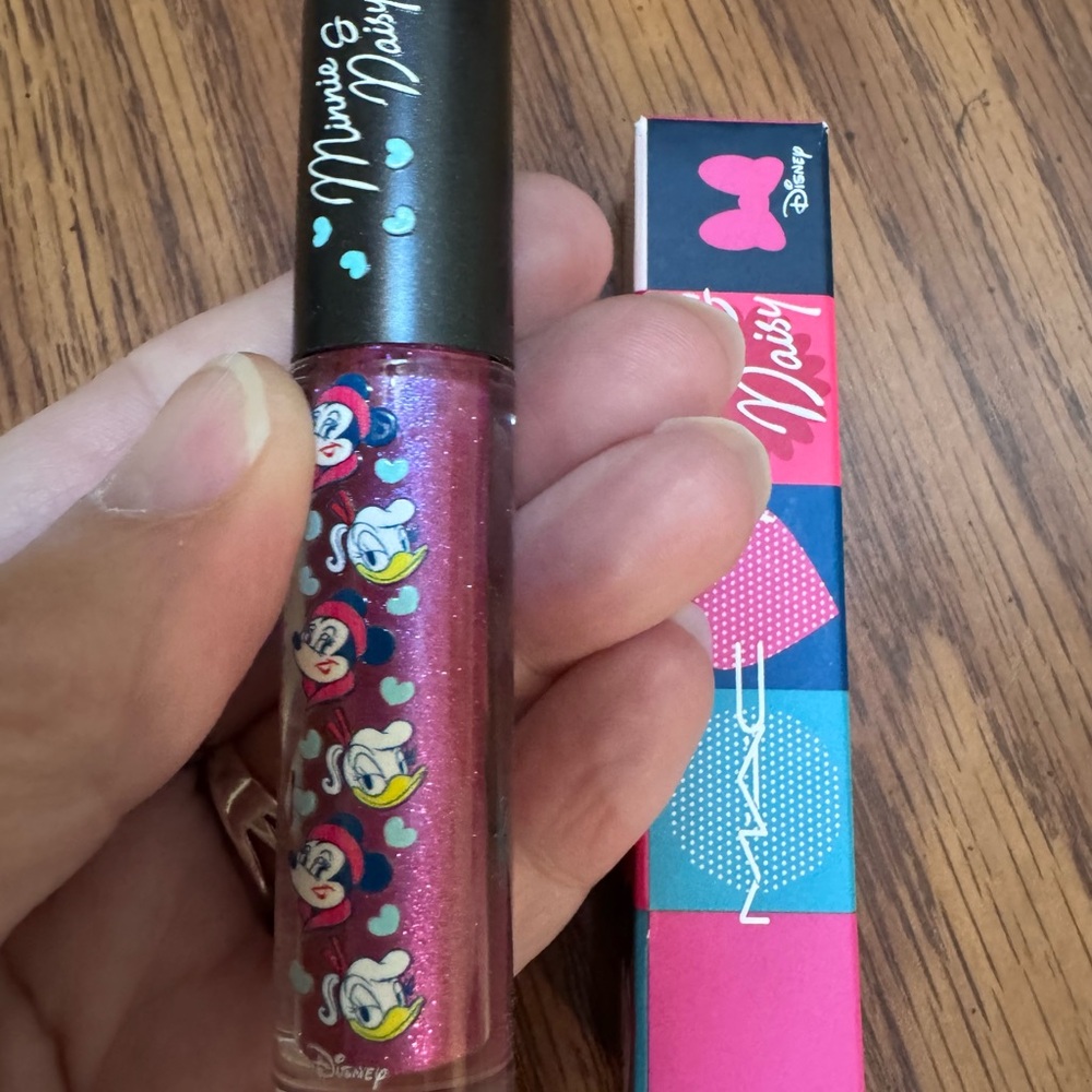 MAC x Disney Minnie & Daisy “Polka Dot”Lipgloss - Picture 7 of 7